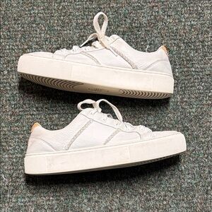 UGG WOMEN'S DINALE SNEAKER